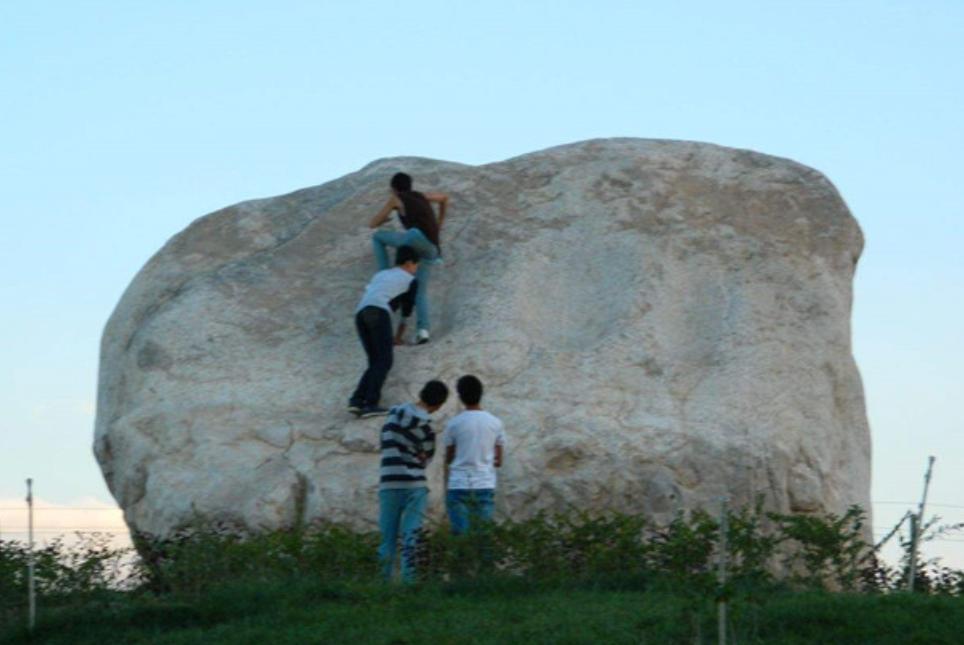 古浪大石头,古浪县城的大石头