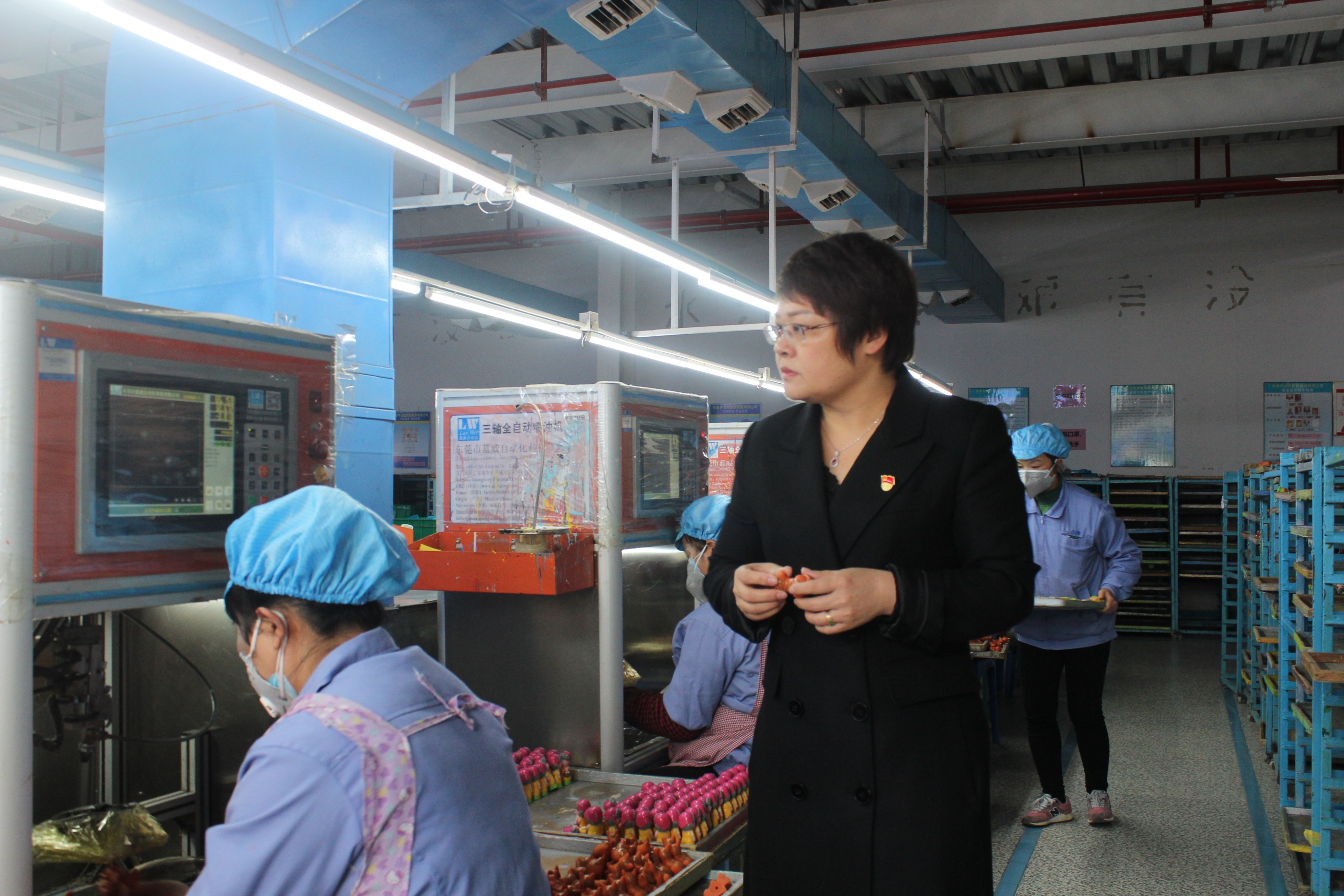 她让“小玩具”漂洋过海,让乡村姐妹家门口挣钱