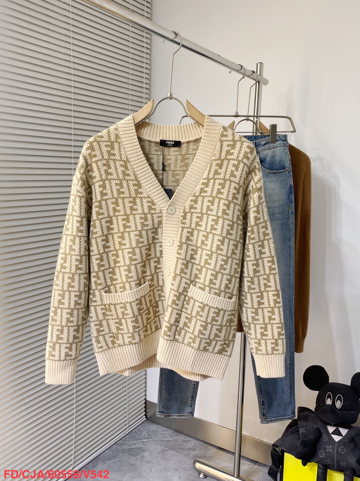fendi芬迪限定款双f老花针织套装,fendi芬迪服装有什么特点