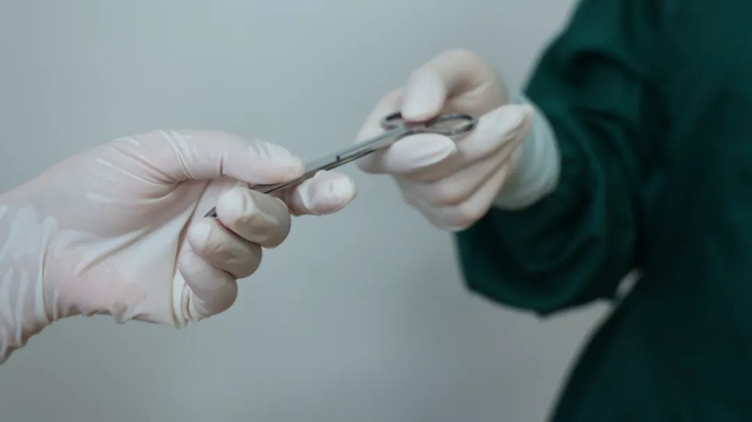 外阴白斑是外阴白色病变吗,外阴白色病变会发展为癌吗