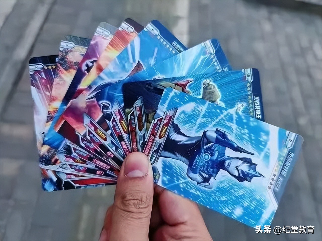 家长花200万没凑齐奥特曼卡片,家长为孩子花200万集齐奥特曼卡片