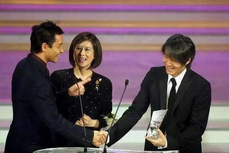 周星驰巅峰之作喜剧之王经典片段,香港第一喜剧之王是谁