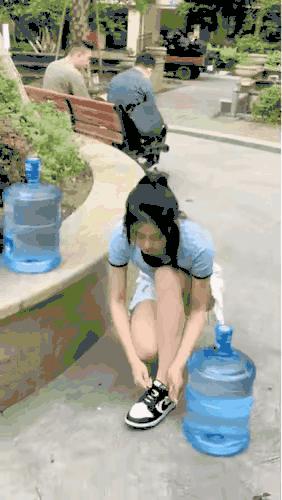 老婆包里发现的卡,老婆包里发现了啥