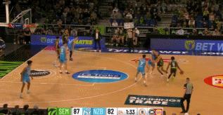 周琦的精彩进球,周琦制胜