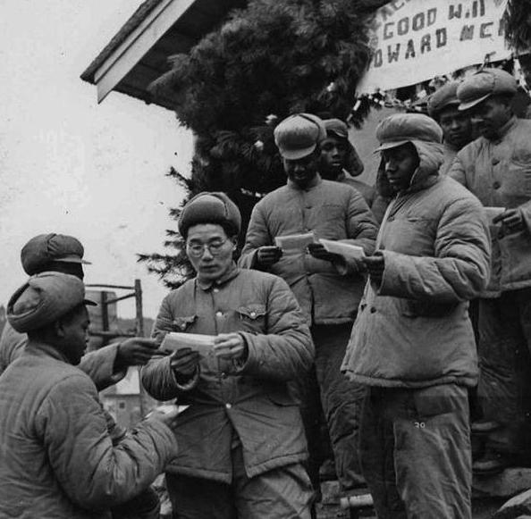 志愿军吃美军留下的菠萝罐头,中国志愿军缴获美军午餐肉罐头