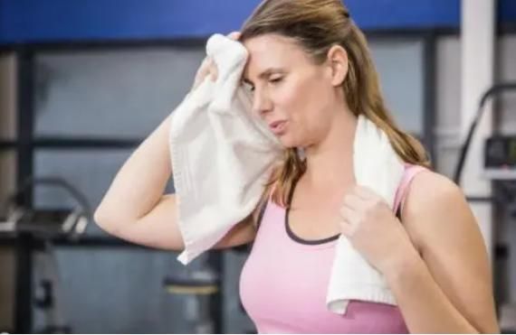 为什么一出汗身上就有香味,为什么一出汗就觉得身上黏黏的