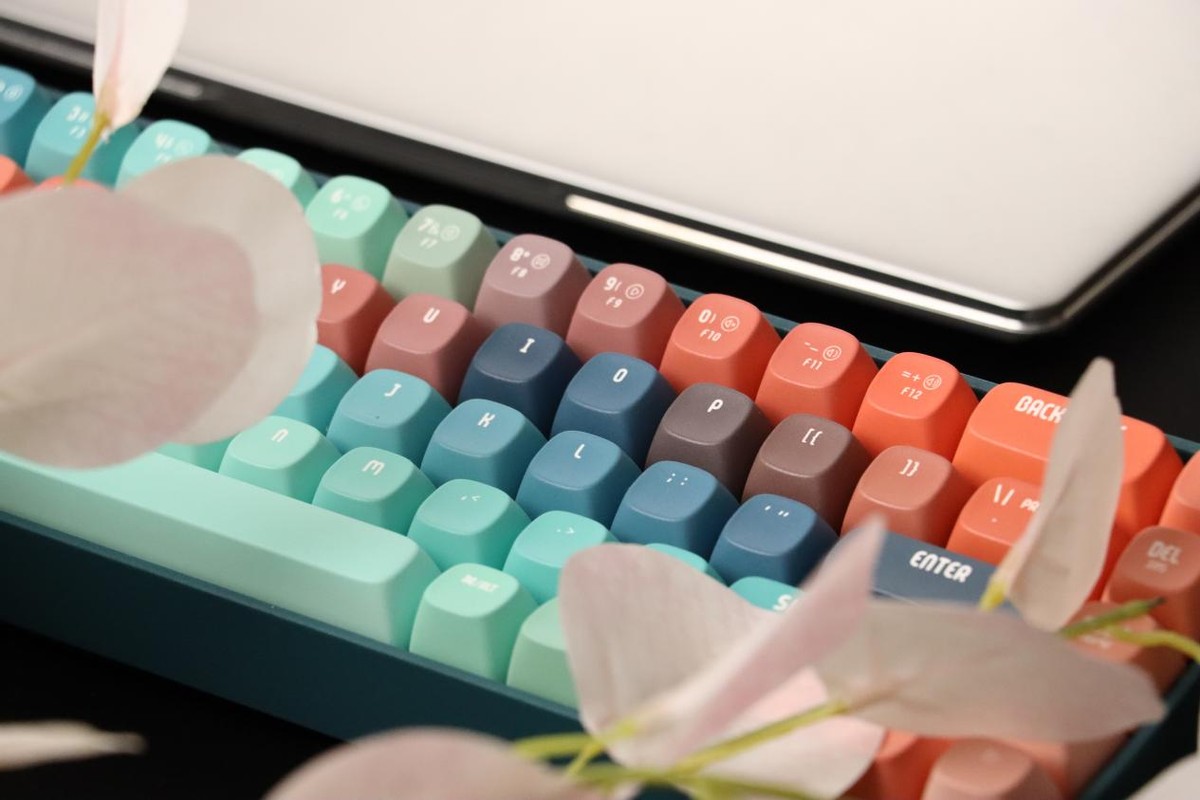 洛斐小翘蓝牙机械键盘开箱组装,洛斐小翘键盘简单上手