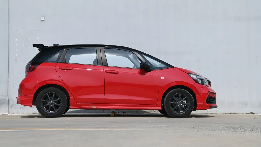 四代飞度大尾翼,新款飞度尾翼