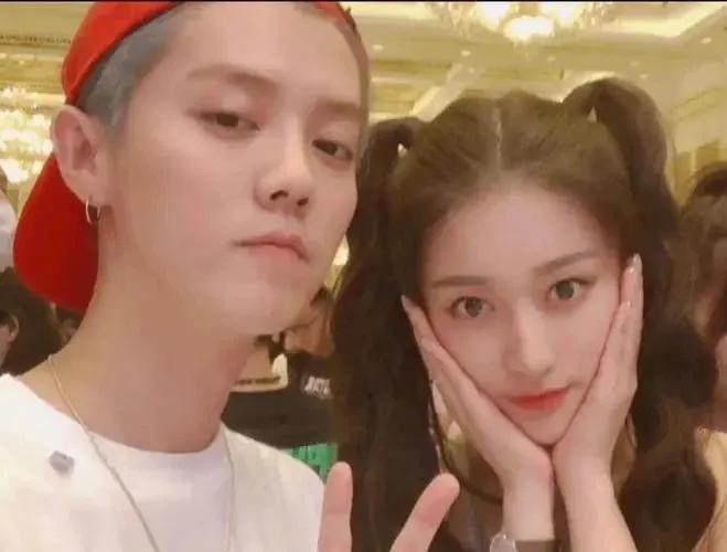 鹿晗关晓彤评价赵丽颖,鹿晗关晓彤公开恋情送祝福