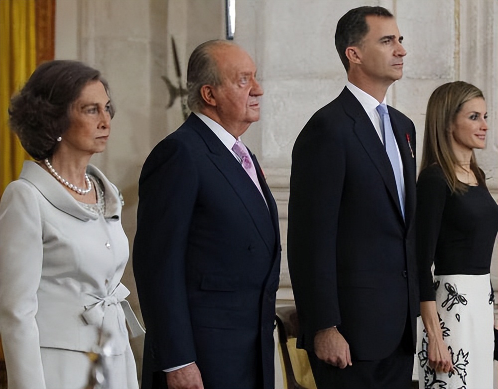 西班牙老国王：5000名*妇情**遍天下，晚年被迫退位，被“化学阉割”