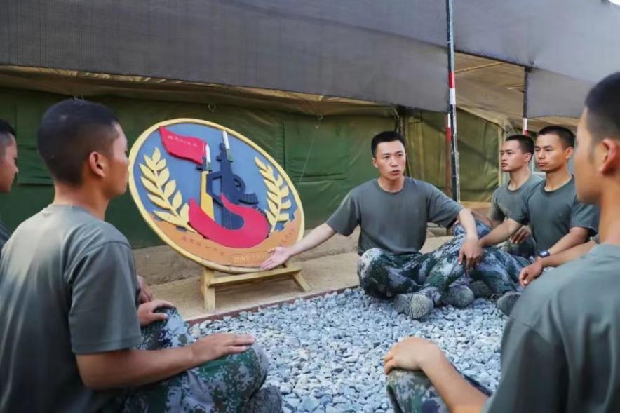 清华北大30名学霸参军入伍潜艇兵,北京六个学霸军人