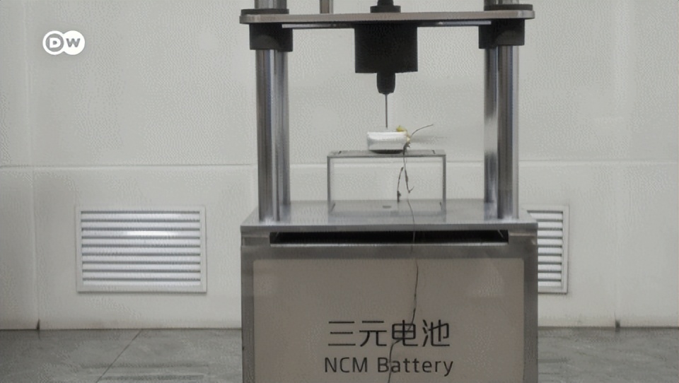 比亚迪难起火怎么回事,比亚迪说不会起火的刀片电池