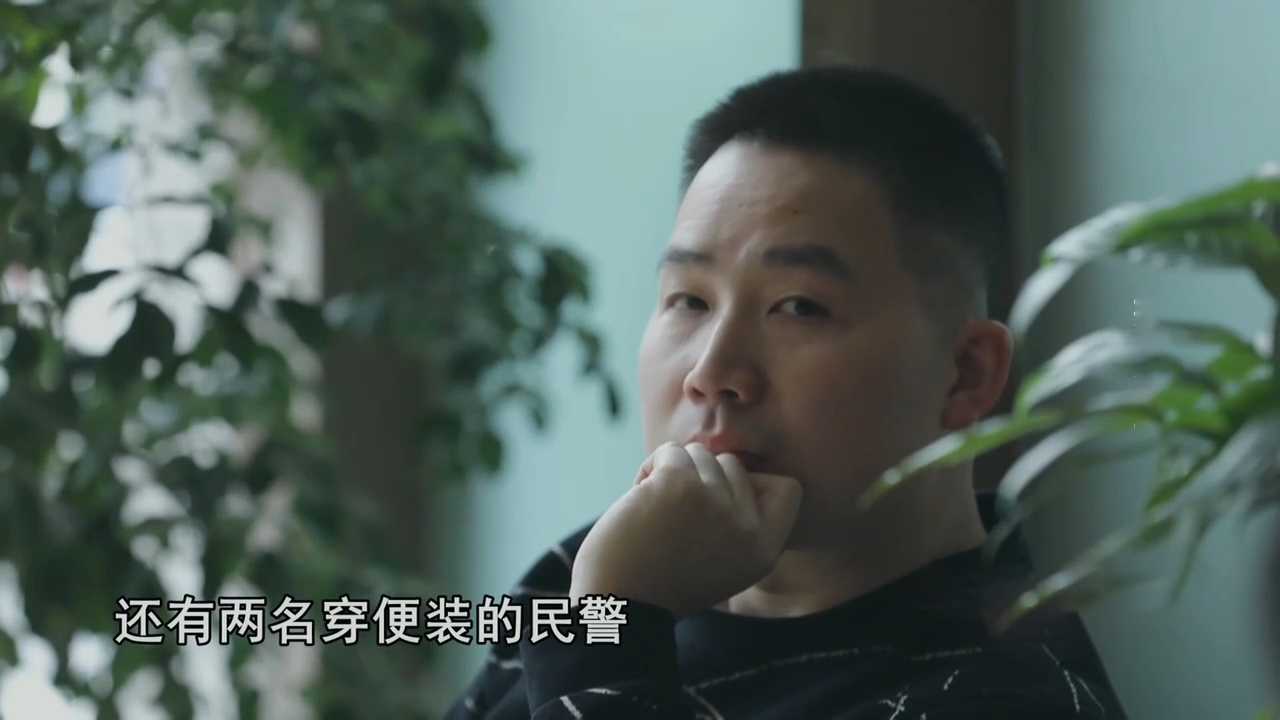 21年湖北修车老板生意惨淡，却开豪车买奢侈品，调查揪出惊人内幕