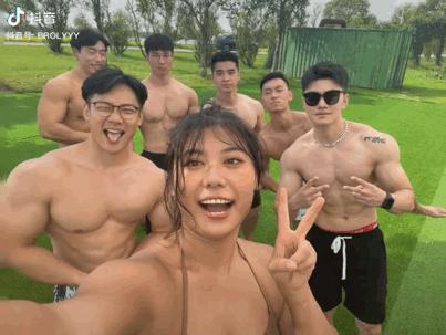 健身房怎么健身好看一点,健身大神们的健身房穿搭