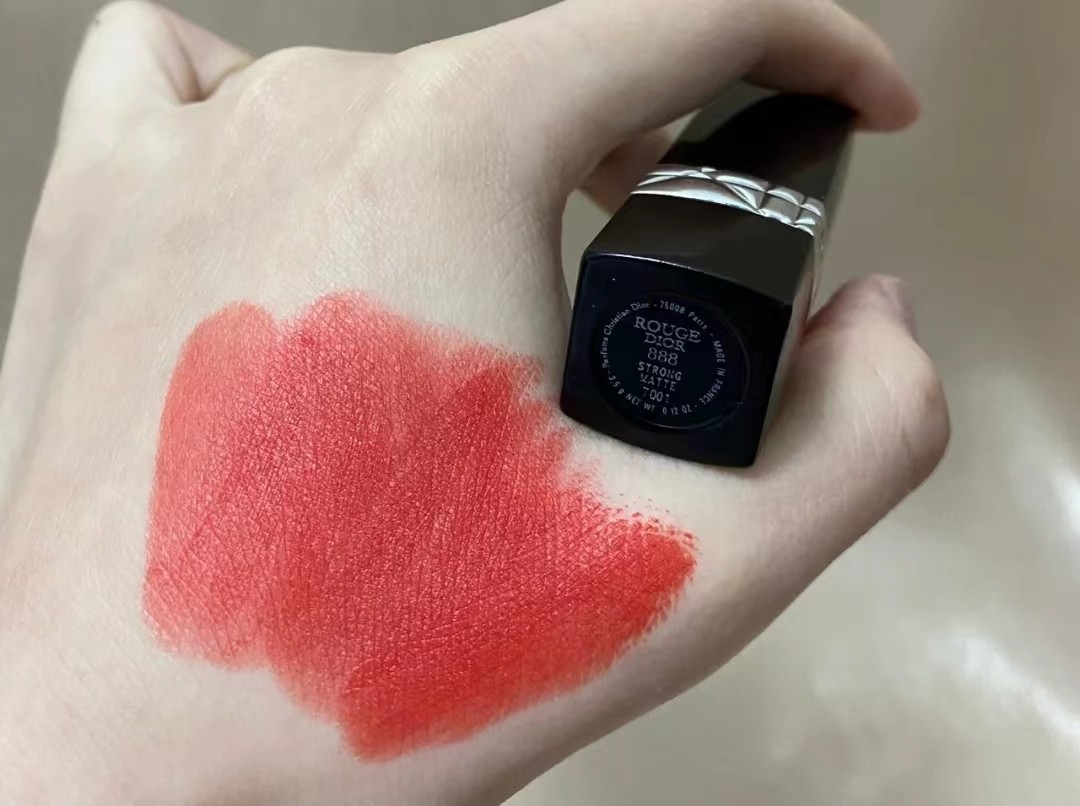 迪奥口红888和999价格一样吗,迪奥最火爆的口红888