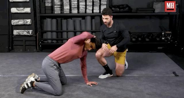 坐姿缓解肩部疲劳肌肉拉伸,改善肩部疼痛的动作