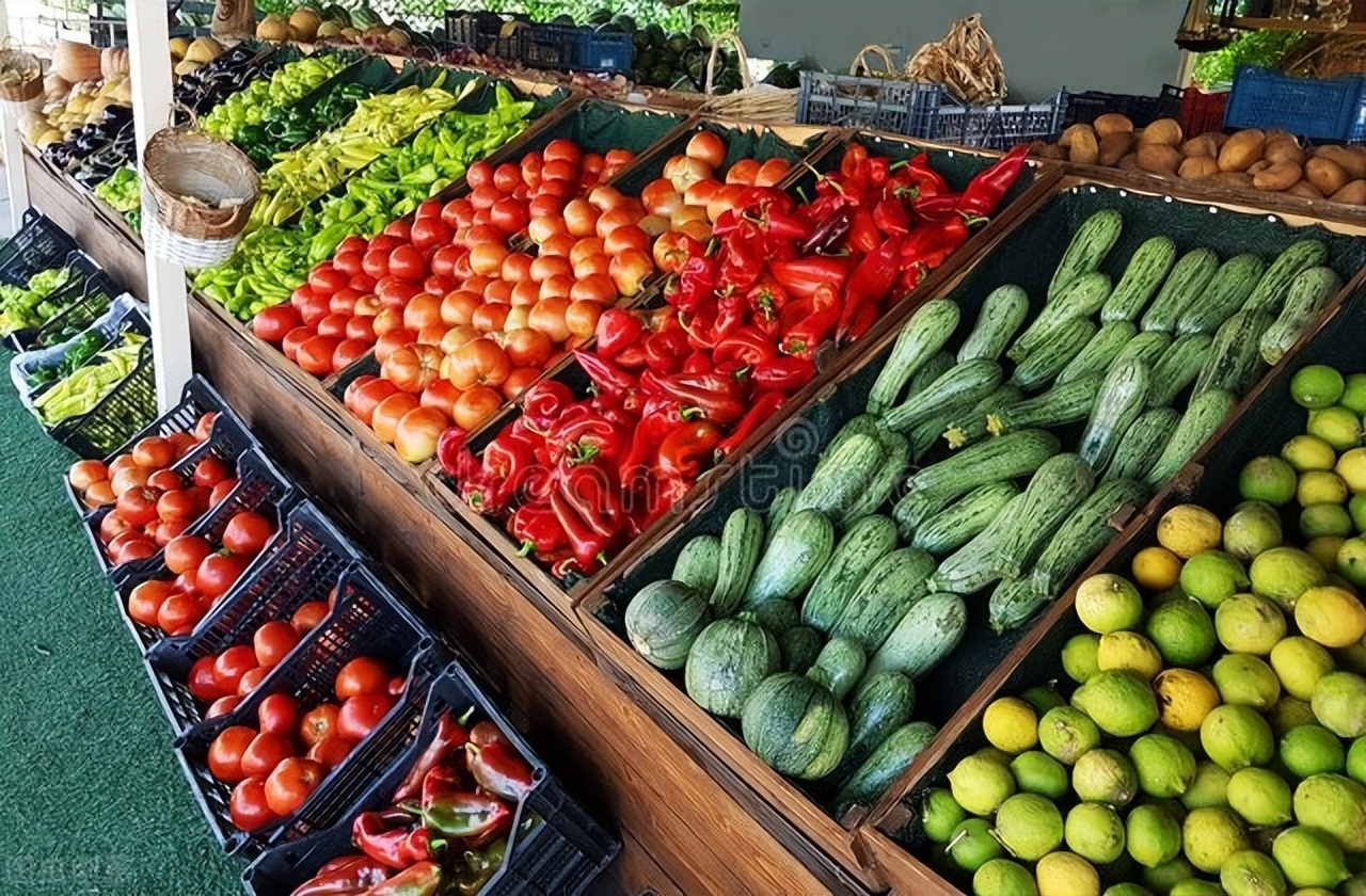 宝宝吐奶了怎么拍嗝,吐奶严重的宝宝怎么拍嗝