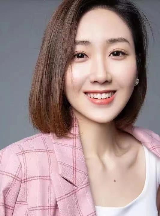 王嘉宁为什么能成为春晚主持人,王嘉宁春晚照片