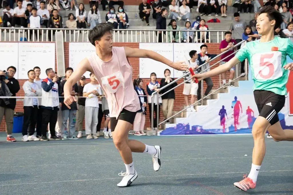 鐩涗笘鍗庤癁鐮ョ牶鍓嶈,鐩涗笘涓崕鐮ョ牶鍓嶈