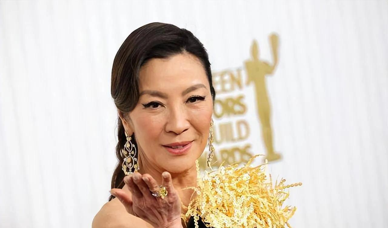 杨紫琼成为首位亚裔影后,杨紫琼是首位获得奥斯卡的华人么