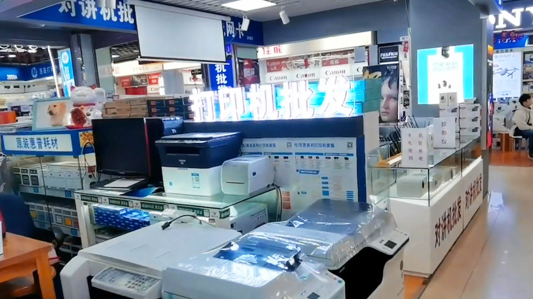 四大数码卖场只剩一个，在武汉广埠屯随拍电脑城，另类的菜市场