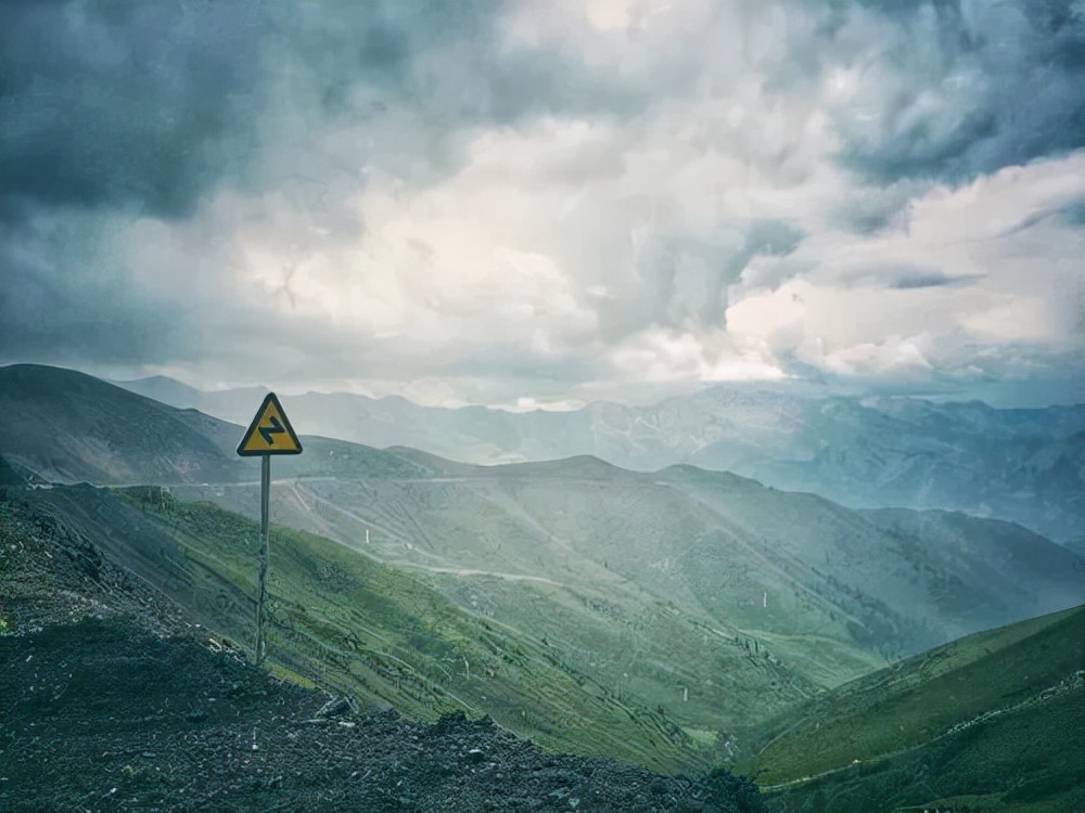 这条惊艳奇绝的公路,行走在天山脊梁上的最美景观公路