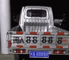 千万不要轻易穿抹胸吃火锅！: