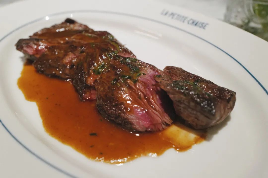 配备一星米其林黑珍珠餐厅,比米其林黑珍珠高端的餐厅