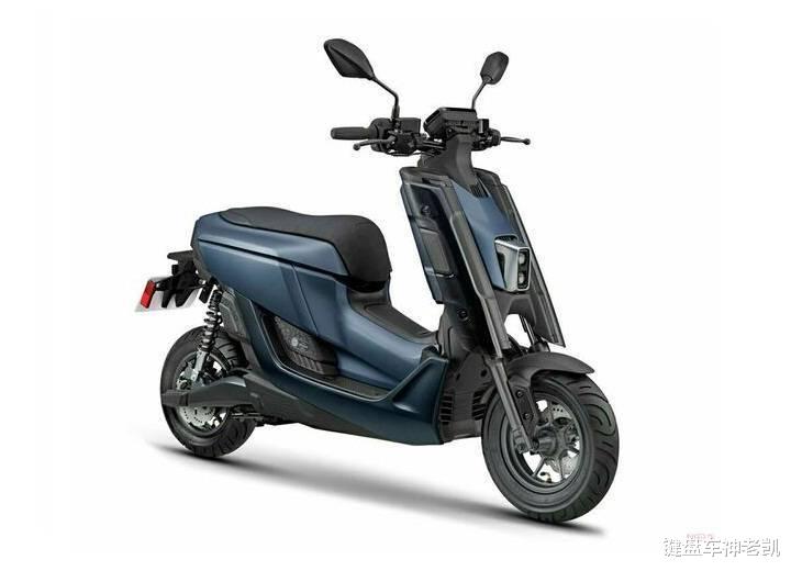 MT风格、水冷电机、链条传动,雅马哈电摩EMF上市,支持PBGN换电
