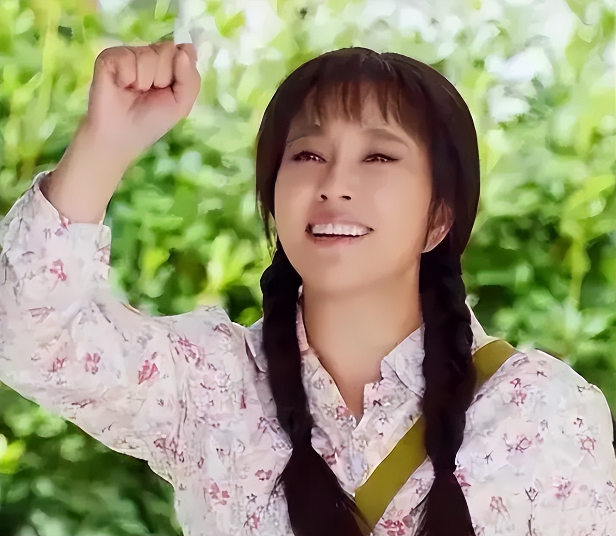 明明“徐娘半老”，却非要“尬演少女”，这4位女明星脸不红吗？