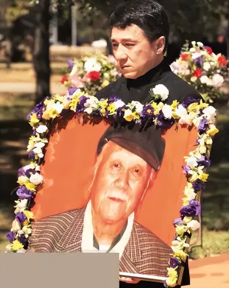 成龙叫房仕龙还是陈港生,成龙姓房为什么叫陈港生