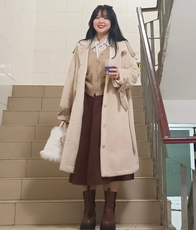 百搭小黑裤怎么搭都好看四季,不显胖的早春穿搭小黑裤