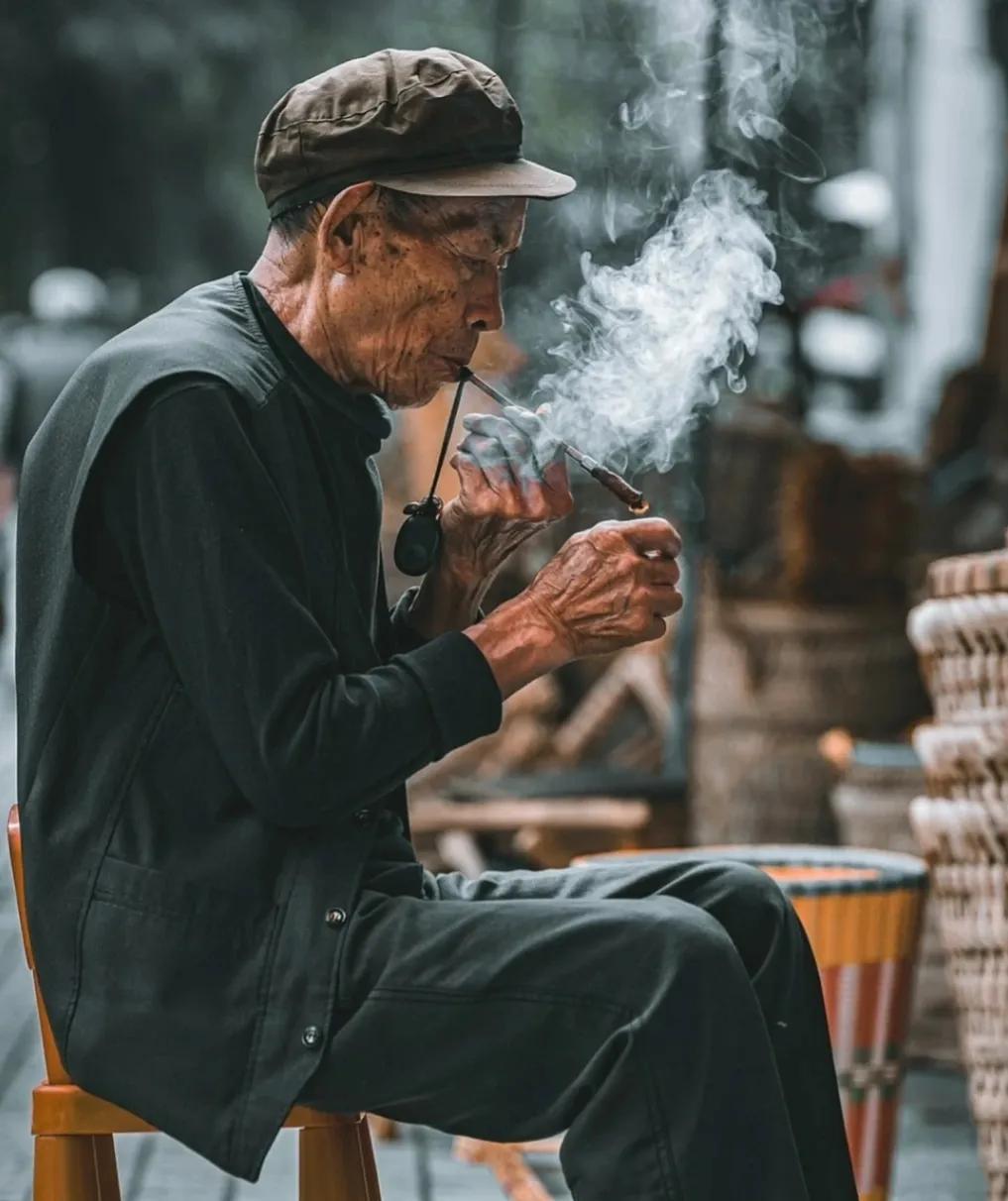 前半生落魄后半生成功的人,前半生颓废后半生传奇的例子