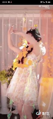 坐拥100万粉丝的美少女，直播间点赞量高达1亿，实力如何？