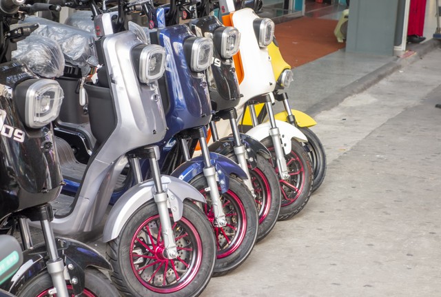 卖电动车一年赚50万,卖电动车一年能赚七八十万