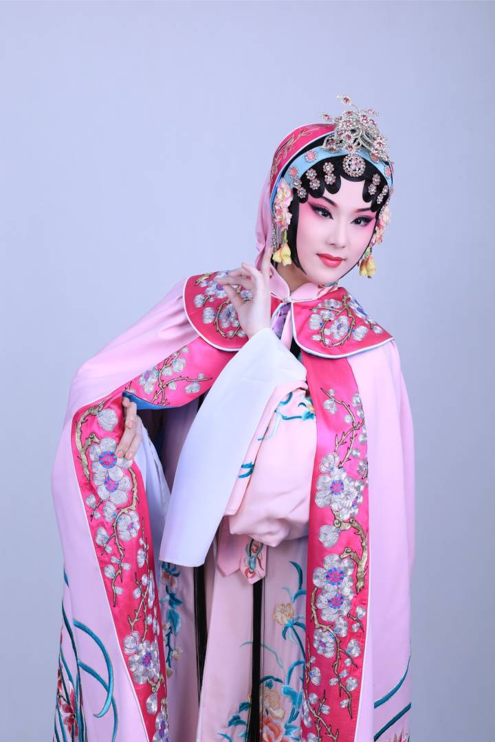 濂冲瓙鑷瓒婂墽20澶氬勾缁堜簬绛夋潵鑸炲彴,浠庡皬鑷瓒婂墽