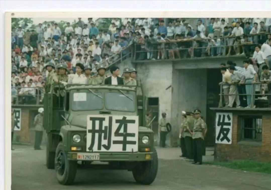 江苏“716”抢劫轮奸案，40名乘客无一反抗，两名女性惨遭8人性侵