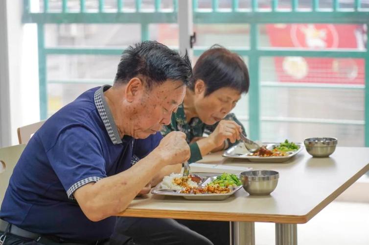 一饿就心慌手抖难受冒汗动不了,一饿就心慌手抖无力一吃东西就好