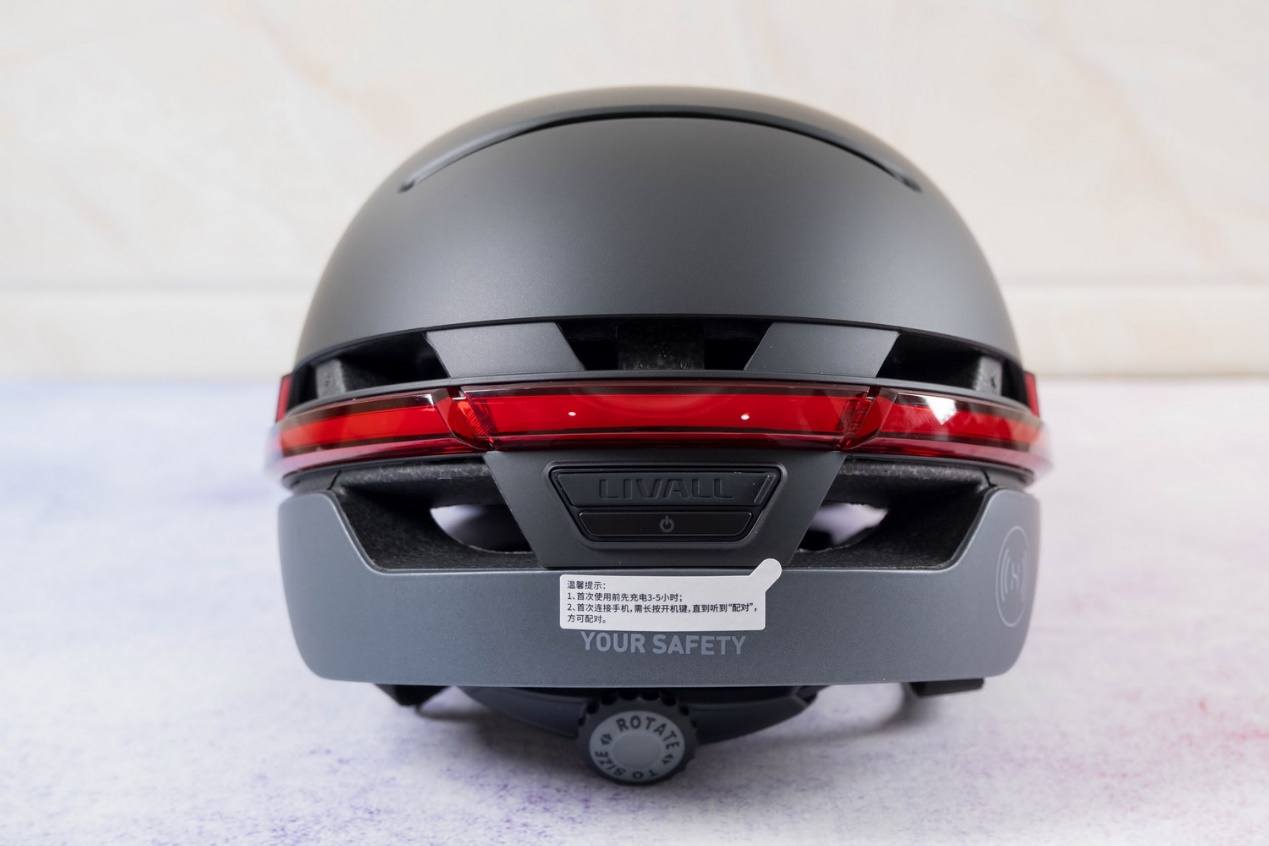 头盔有蓝牙耳机的效果,一款炫酷的智能头盔