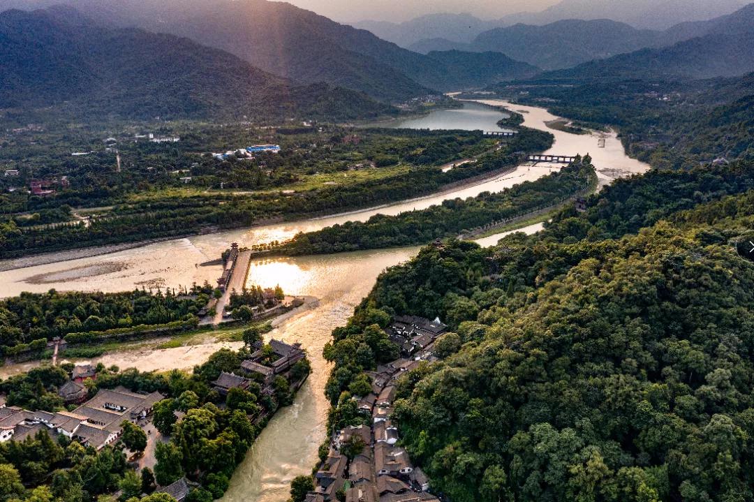 买房为什么买都江堰,人与城之间双向奔赴才有意义