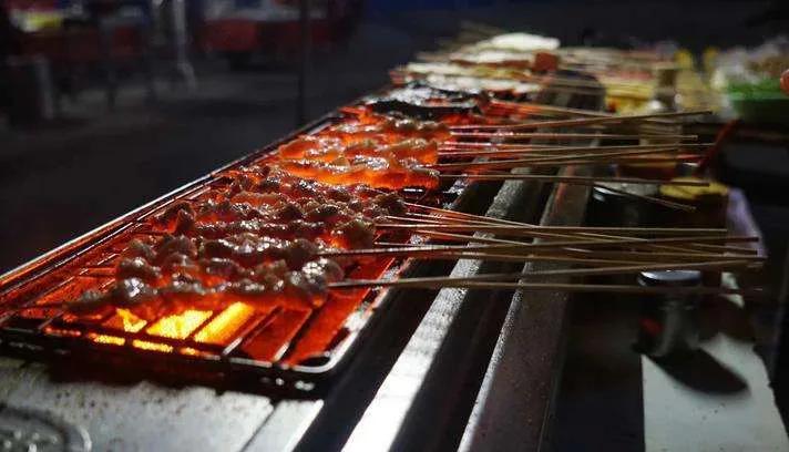 刚刚，我把月入2万元的烧烤店关掉了：表面风光，辛酸自己知道