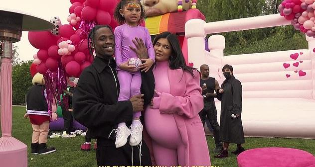 金小妹二胎产后首次晒黑人男友！抚摸孕肚好暖，分娩过程首曝光