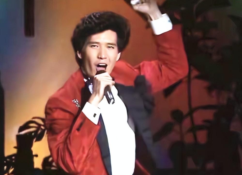 “初代男神”被封杀14年，如今63岁无妻无子，颜值依旧却孤独一生