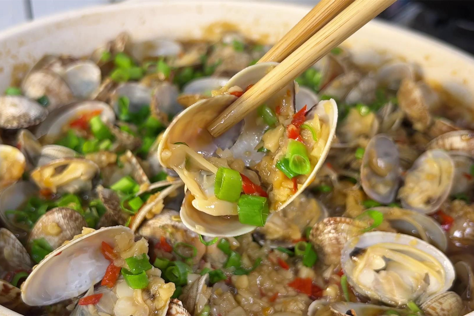 夜市里的花甲粉丝自己在家也能做,摆摊做花甲粉一份多少粉