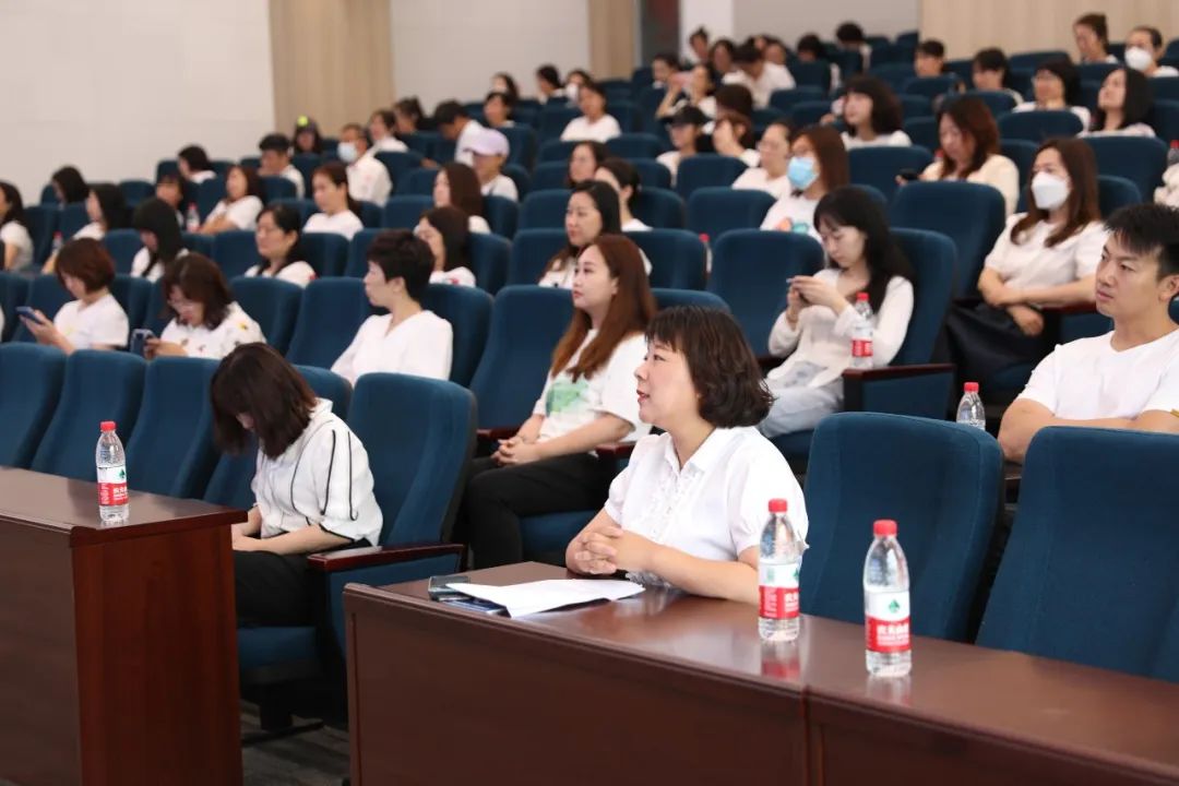 回首耕耘路寻光XIN征程——宁山路小学教育集团召开期末总结大会