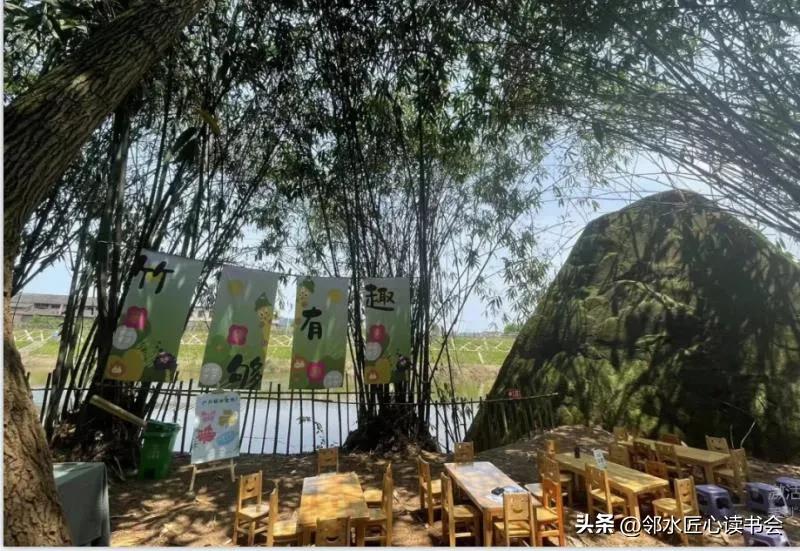 世界第一首弯月竹排图像诗诞生记