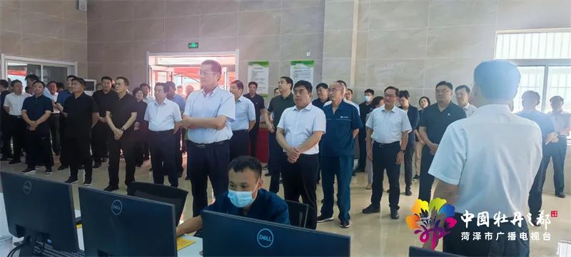 主要领导实地考察项目建设,县委书记带队观摩项目建设