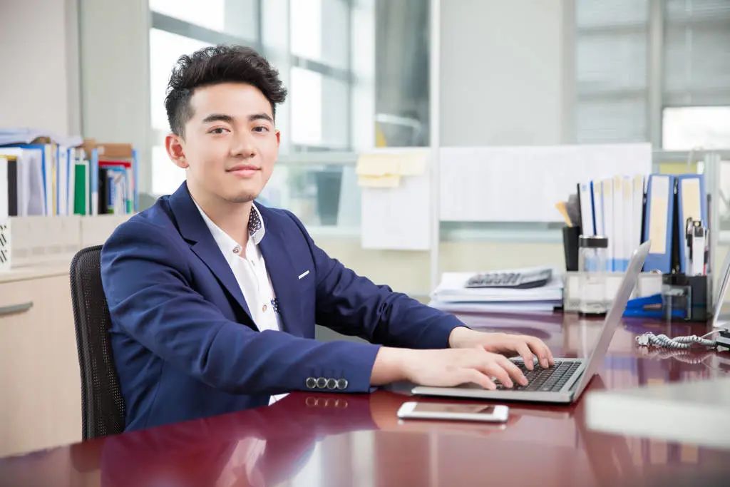 年轻人宁愿在家不愿意进厂,年轻人宁愿去工地吃苦