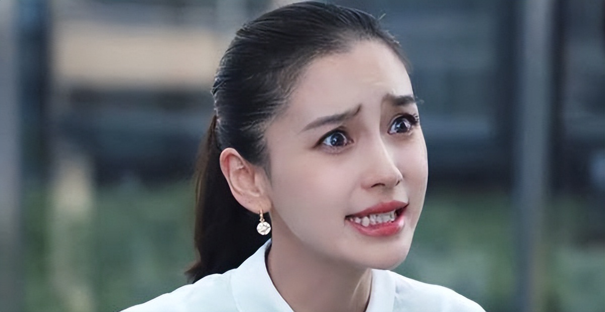 昆凌回应与侯佩岑撞彩虹图,昆凌暗讽侯佩岑