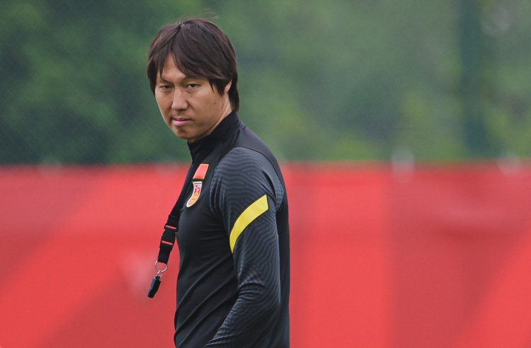 李铁一剃头啥也说了，他想退还2.7亿赃款，他妻子却拒绝回国